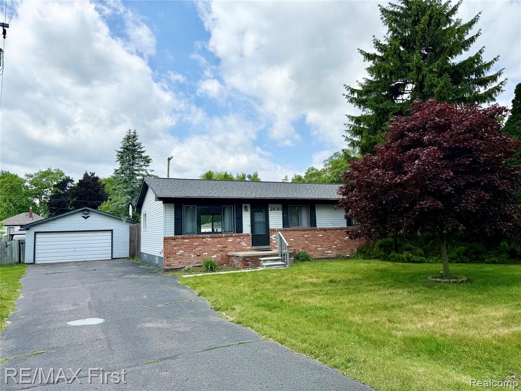 2830 Hessel Avenue Rochester Hills, MI 48307 - Photo 1 of 27