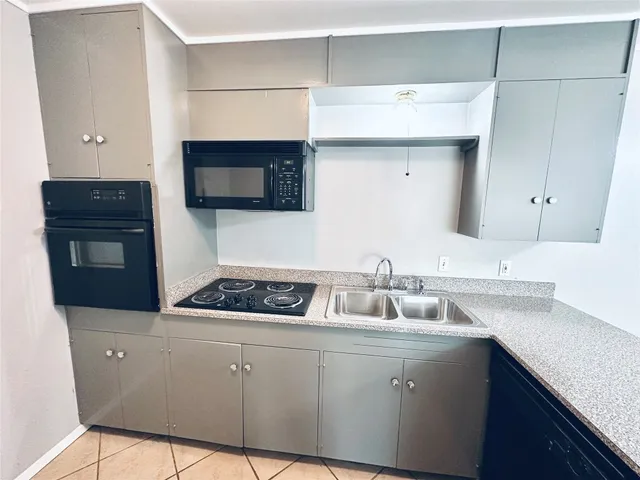 $1,325 | 601 West 11th Street, Unit 127, Austin, TX 78701