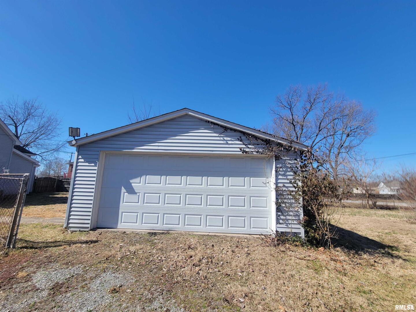 905 West Monroe Street Herrin, IL 62948 - Photo 3 of 14 a front view of a house with a yard