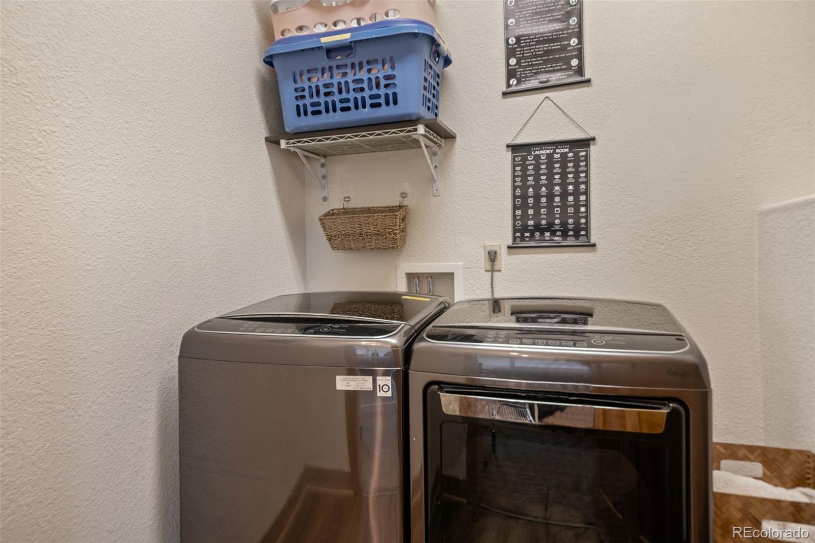 7102 Lynx Lair Road Evergreen, CO 80439 - Photo 30 of 42 a stove top oven sitting inside of a kitchen