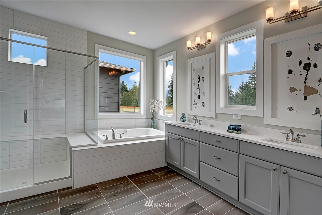 322 Field Place Southeast Renton, WA 98059 - Photo 18 of 25 a bathroom with a tub a sink and mirror