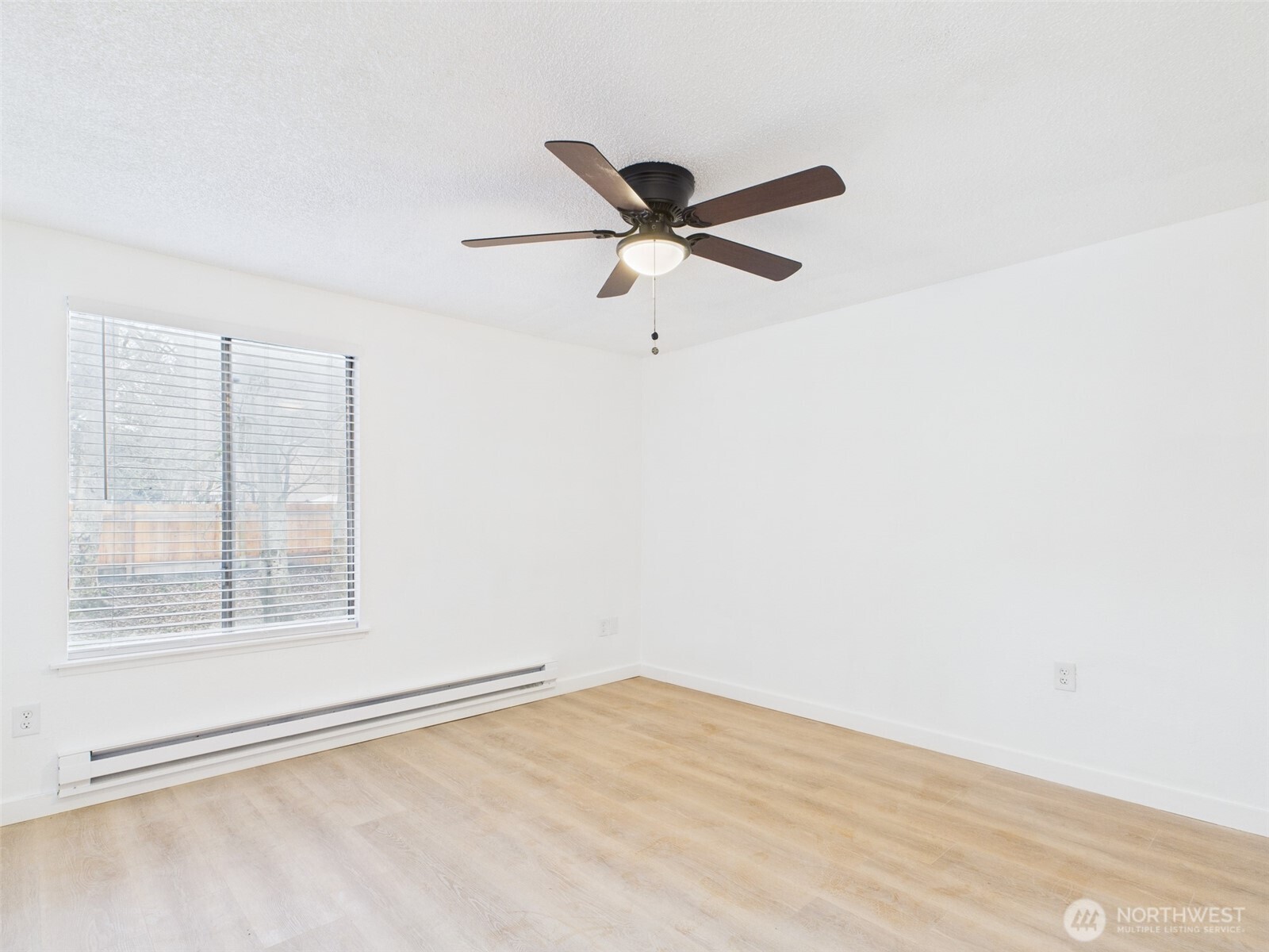 32142 46th Place Southwest, Unit M6 Federal Way, WA 98023 - Photo 17 of 29 a view of an empty room with a window