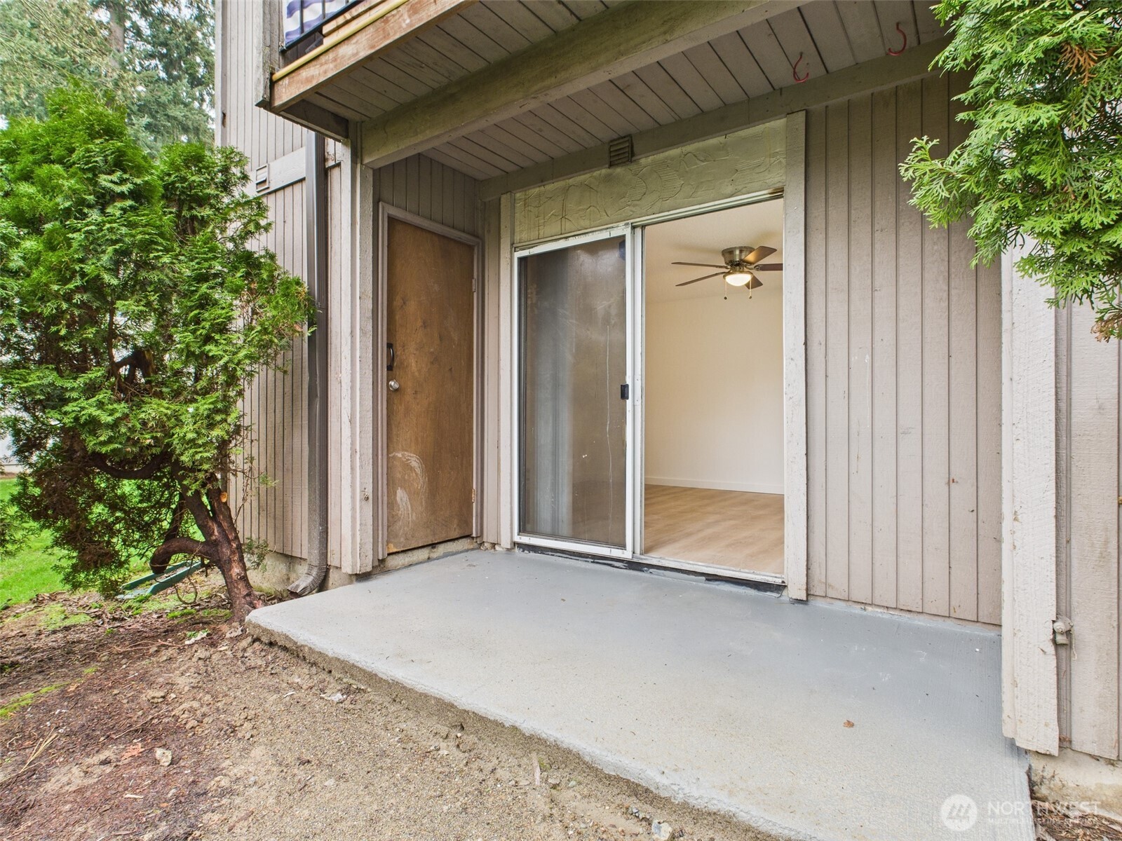 32142 46th Place Southwest, Unit M6 Federal Way, WA 98023 - Photo 21 of 29 a view of outdoor space and yard