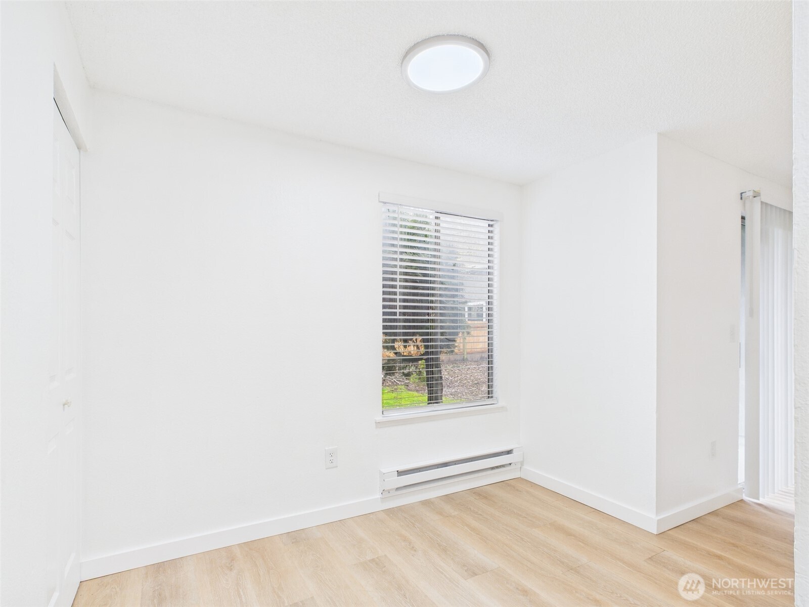 32142 46th Place Southwest, Unit M6 Federal Way, WA 98023 - Photo 8 of 29 a view of an empty room with a window