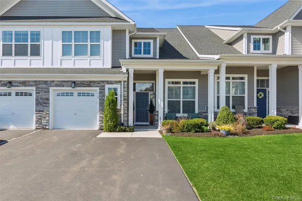 $999,990 | 216 Belmont Circle, Yaphank, NY 11980