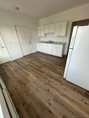 $1,650 | 220 Maplewood Avenue, Unit 3, Bridgeport, CT 06605