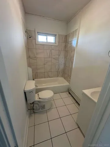 $1,650 | 220 Maplewood Avenue, Unit 3, Bridgeport, CT 06605