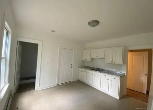 $1,650 | 220 Maplewood Avenue, Unit 3, Bridgeport, CT 06605