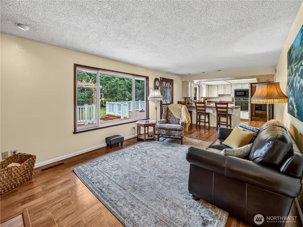 $995,000 | 30520 Southeast 358th Street, Enumclaw, WA 98022