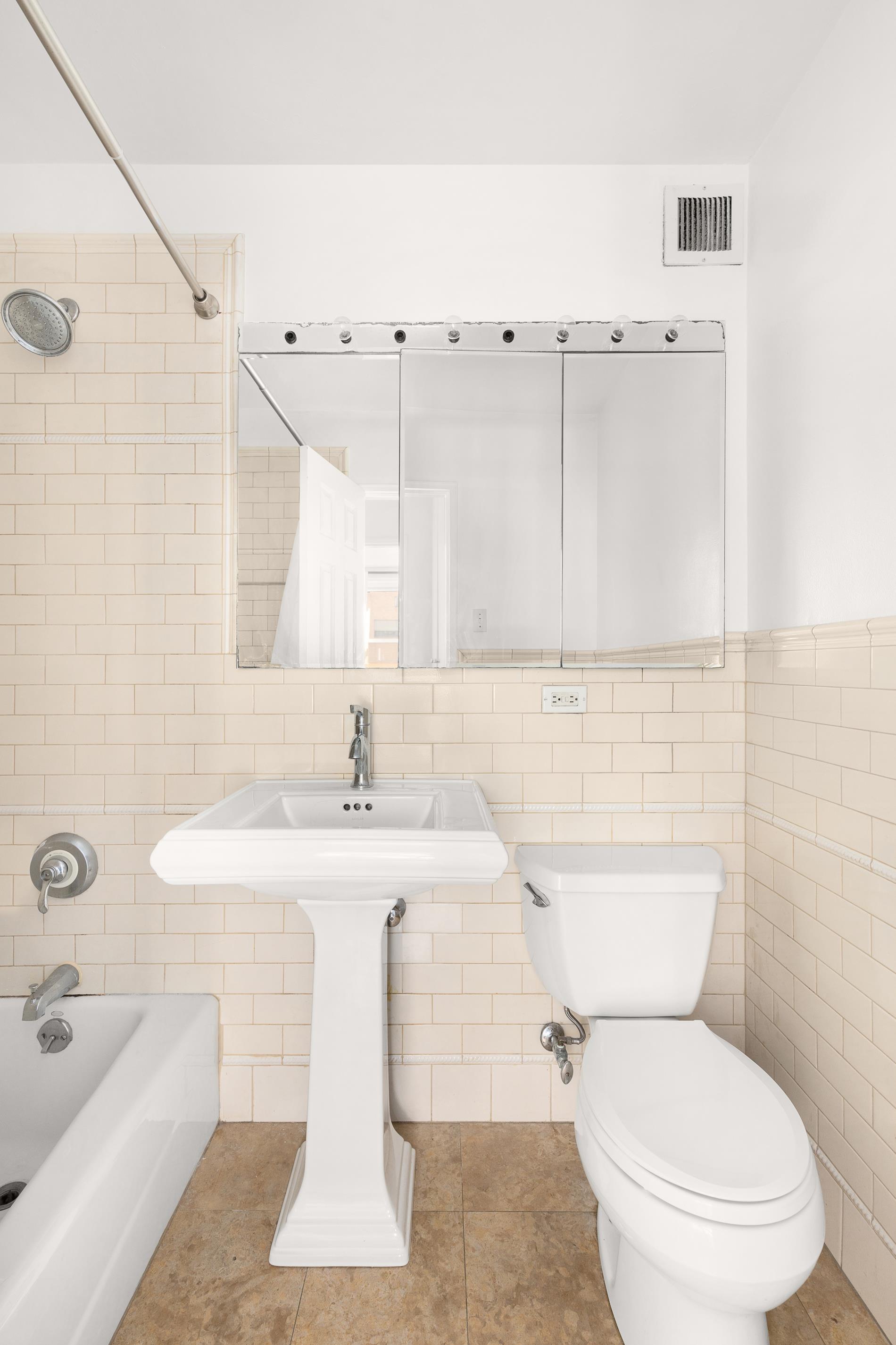 444 East 75th Street, Unit 8F Manhattan, NY 10021 - Photo 4 of 5