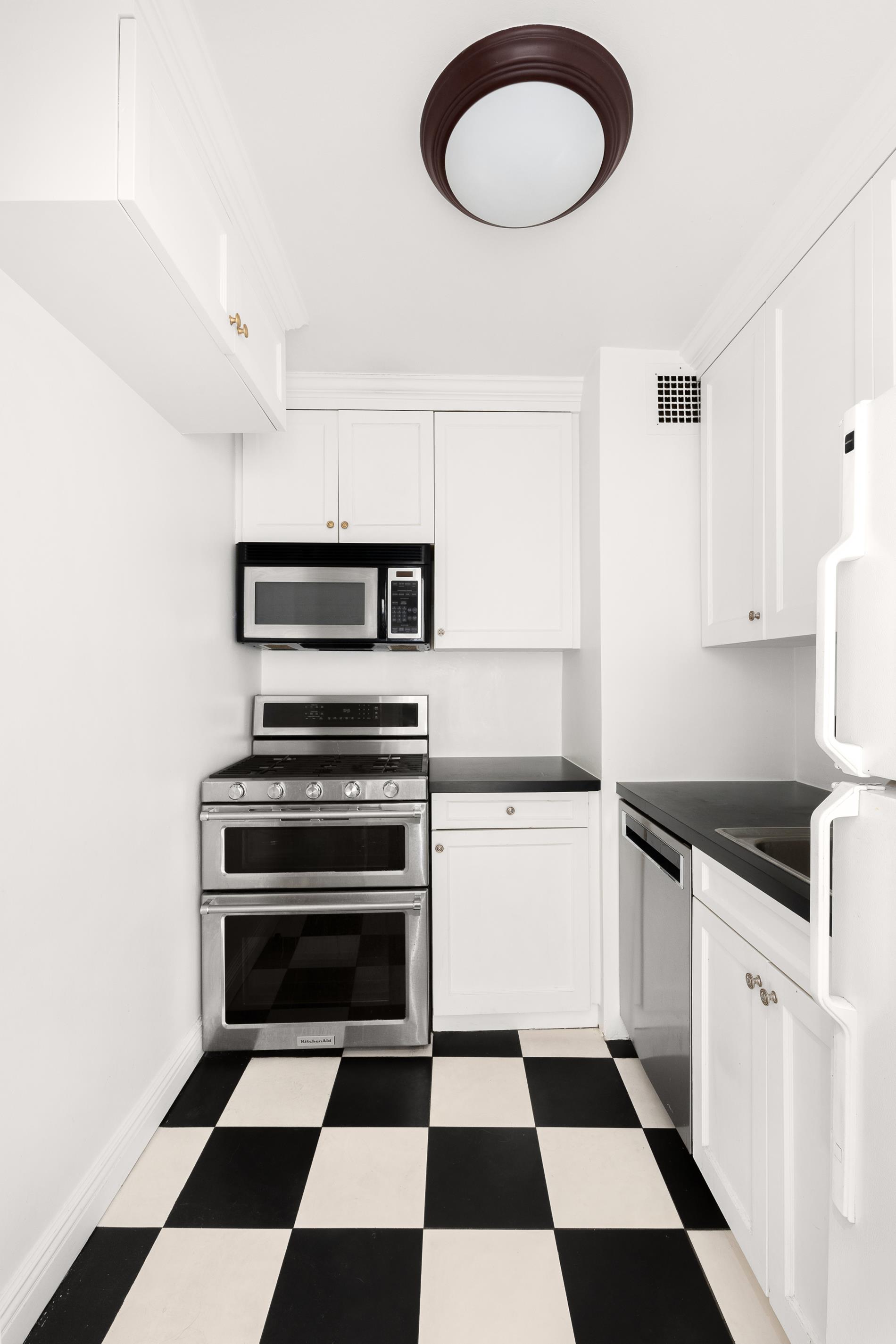 444 East 75th Street, Unit 8F Manhattan, NY 10021 - Photo 5 of 5