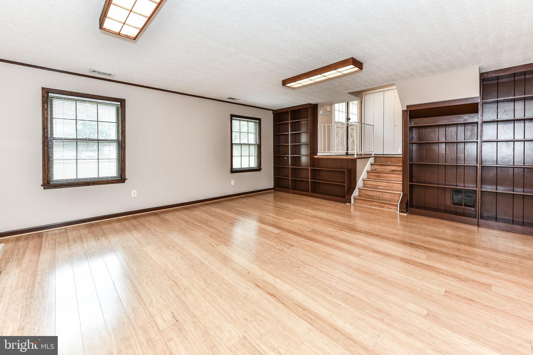 1322 Deep Run Lane Reston, VA 20190 - Photo 4 of 47