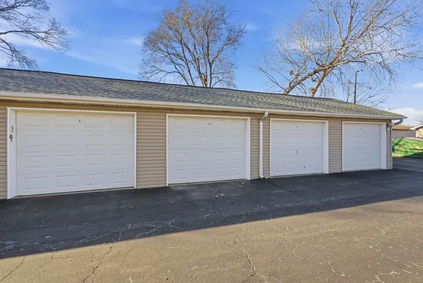 $209,000 | 1361 Rock Run Drive, Unit H, Crest Hill, IL 60403