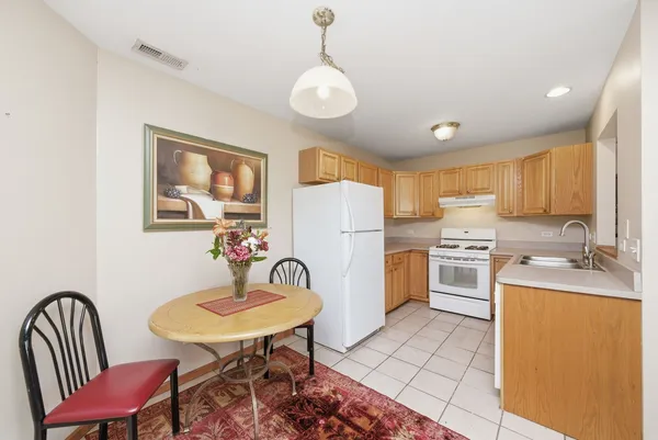 $209,000 | 1361 Rock Run Drive, Unit H, Crest Hill, IL 60403