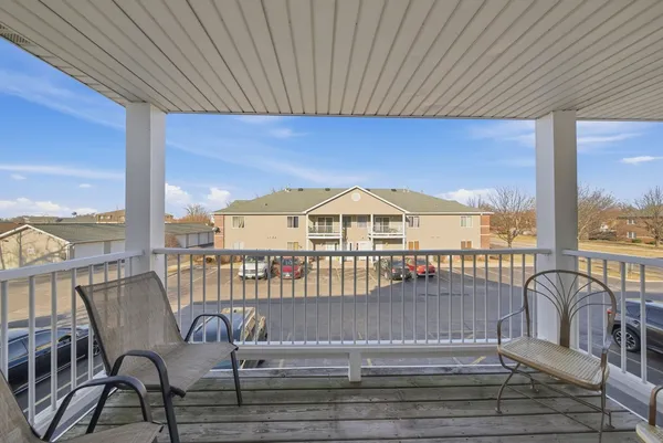 $209,000 | 1361 Rock Run Drive, Unit H, Crest Hill, IL 60403