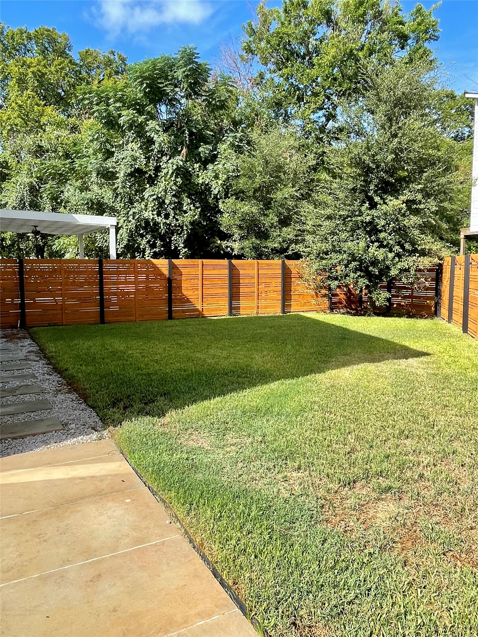 1106 Walton Lane, Unit B Austin, TX 78721 - Photo 20 of 28 View of fenced backyard