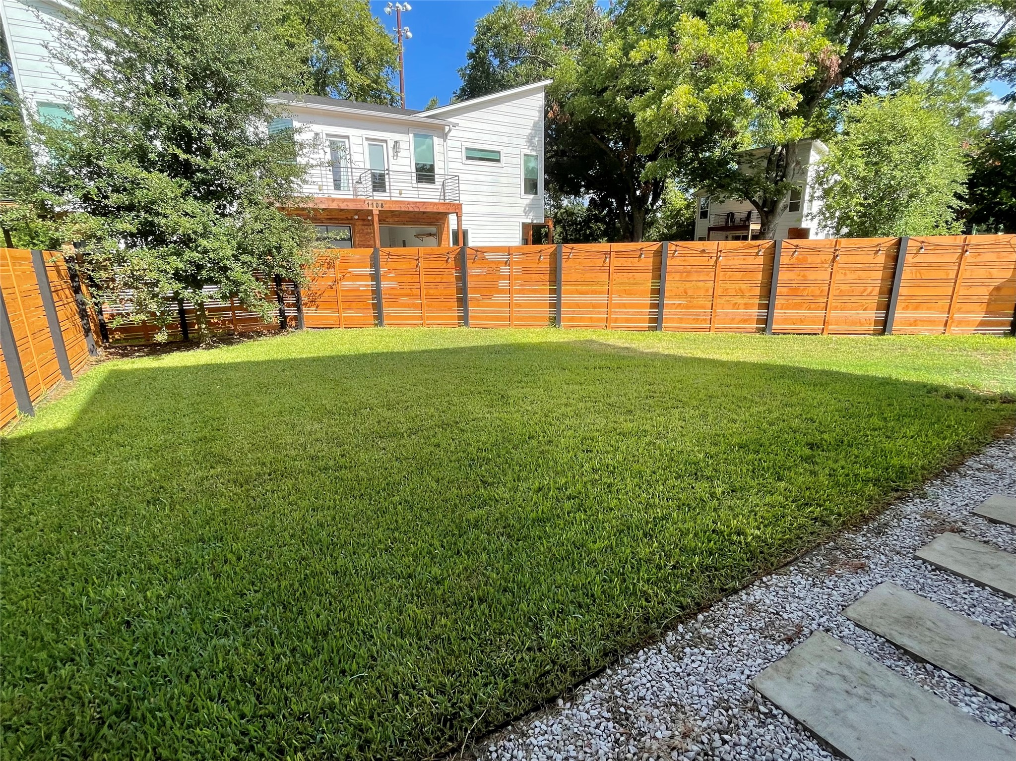 1106 Walton Lane, Unit B Austin, TX 78721 - Photo 21 of 28 View of fenced backyard
