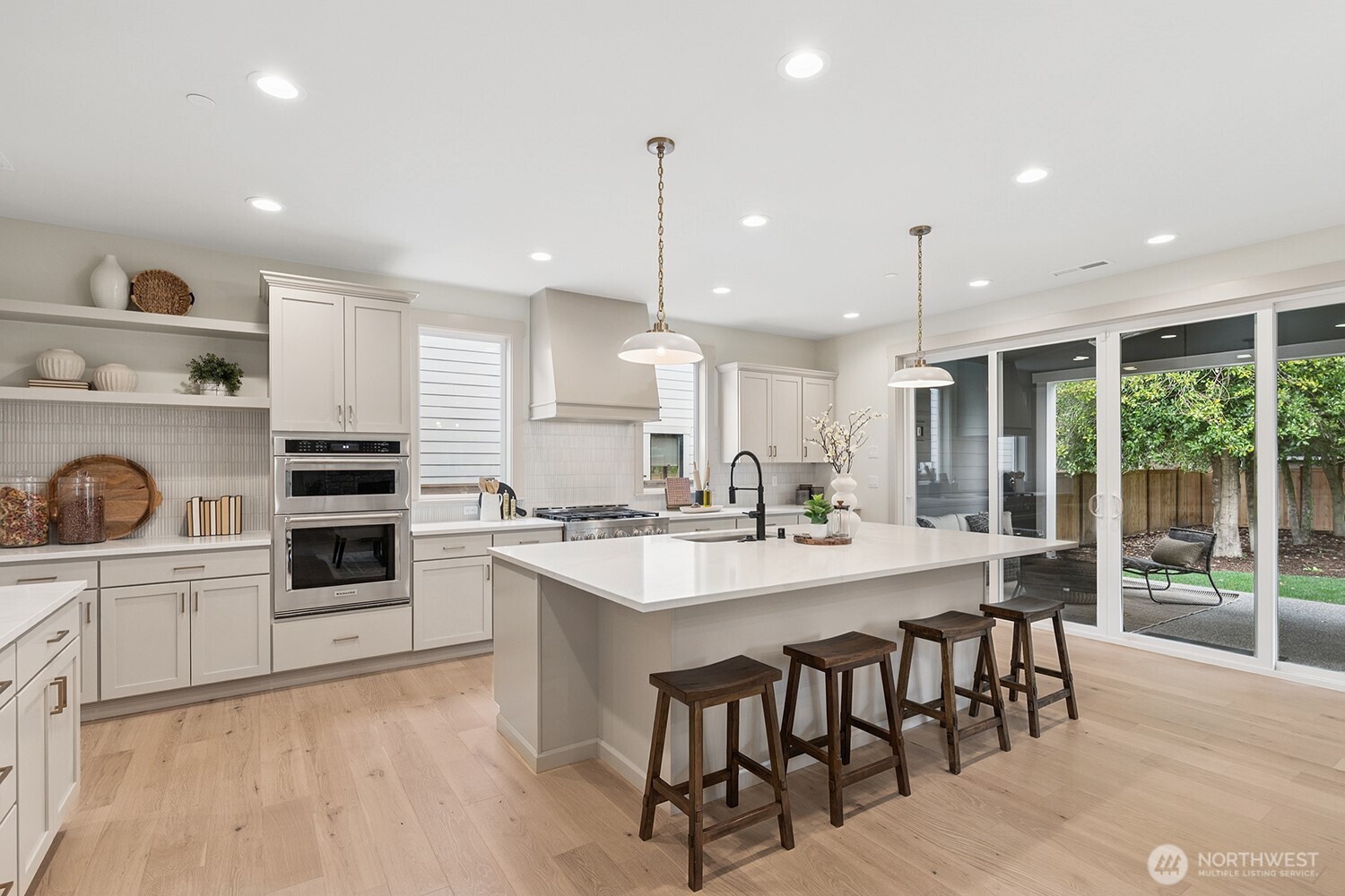 8427 200th Street Southwest Edmonds, WA 98026 - Photo 5 of 39