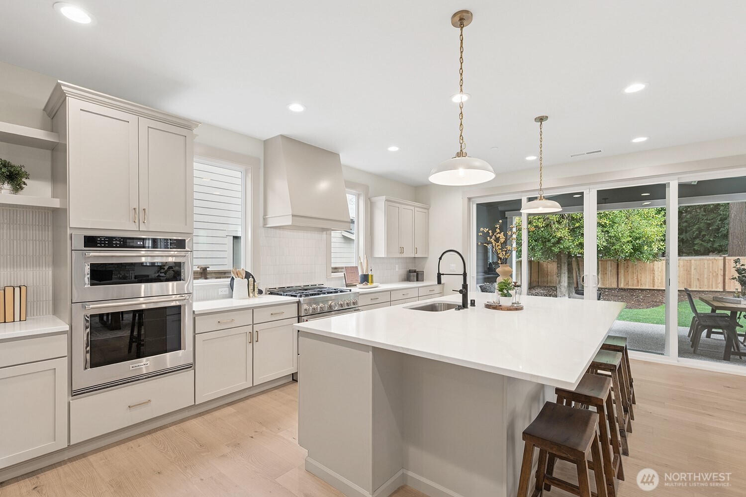 8427 200th Street Southwest Edmonds, WA 98026 - Photo 8 of 39