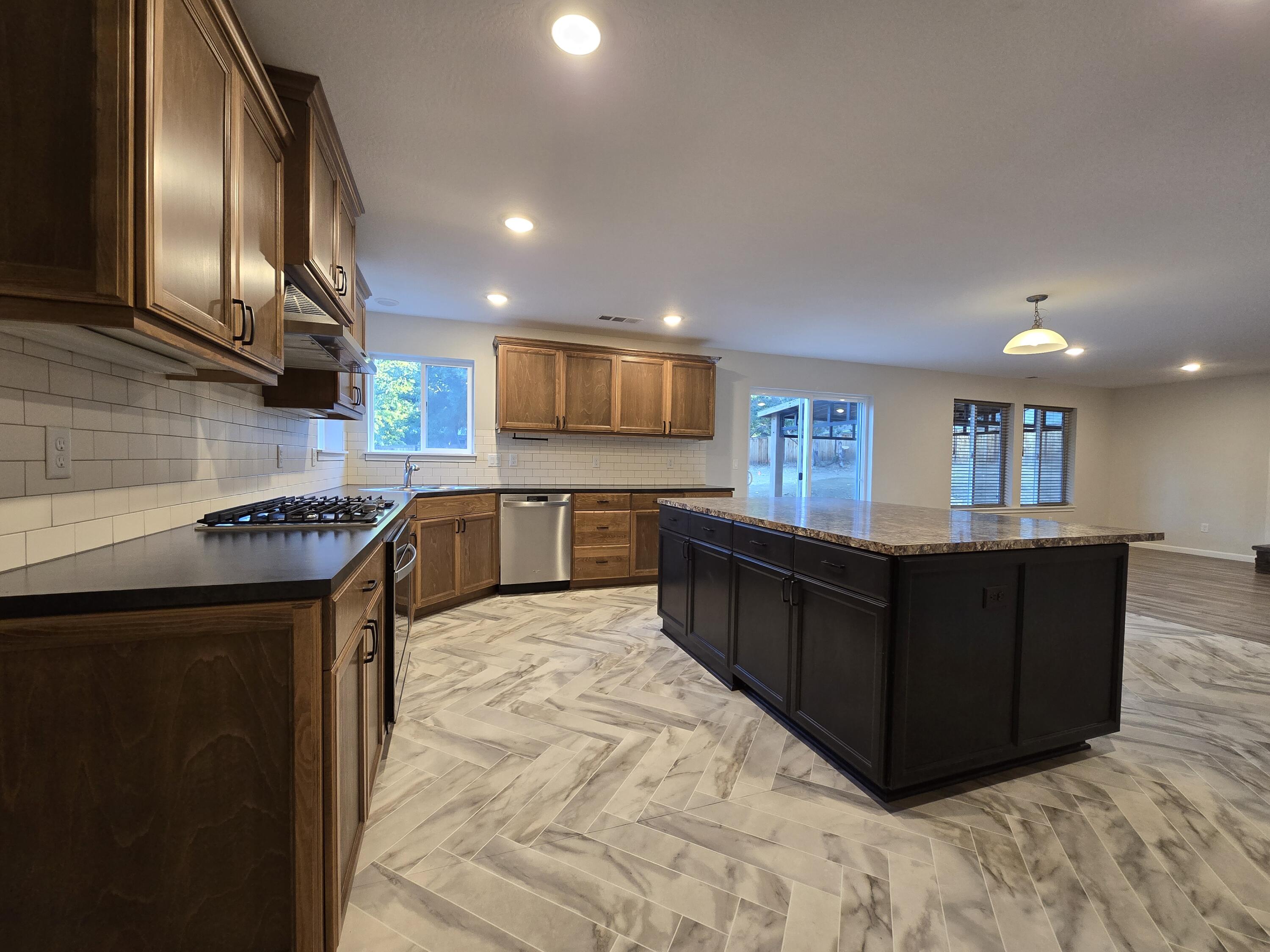 588 Upper Applegate Road Jacksonville, OR 97530 - Photo 15 of 53 Kitchen