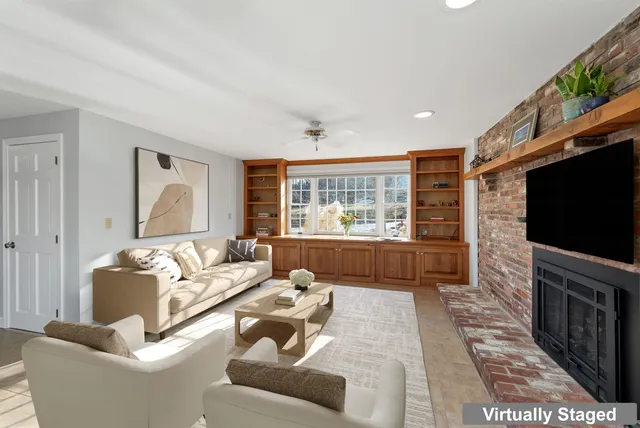 $1,185,000 | 2 Orchard Hill Road, Greenland, NH 03840