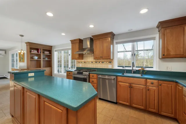 $1,185,000 | 2 Orchard Hill Road, Greenland, NH 03840