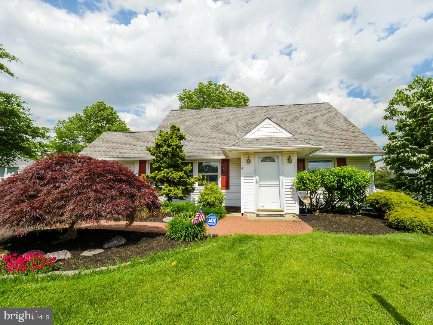 114 Cobalt Cross Road Levittown, PA 19057 - Photo 2 of 19 Gallery Image 2