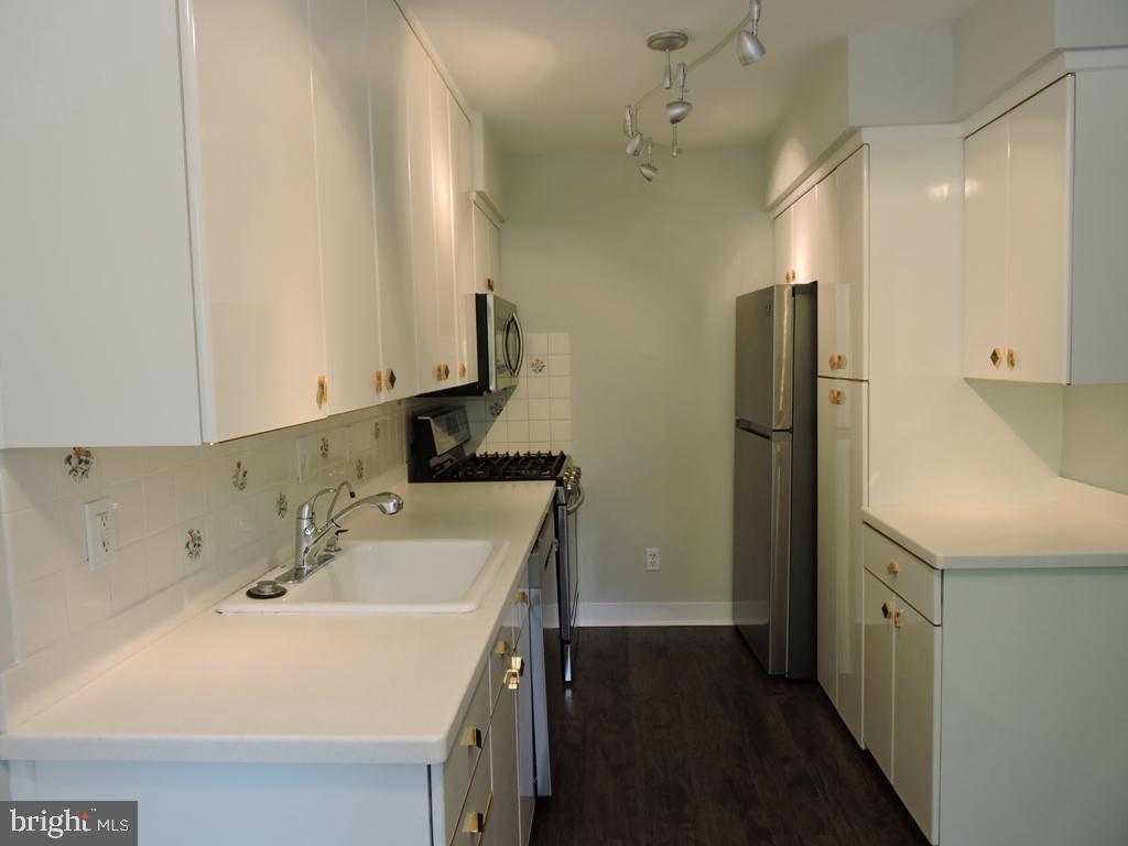 8038 Jenkintown Road Cheltenham, PA 19012 - Photo 22 of 60