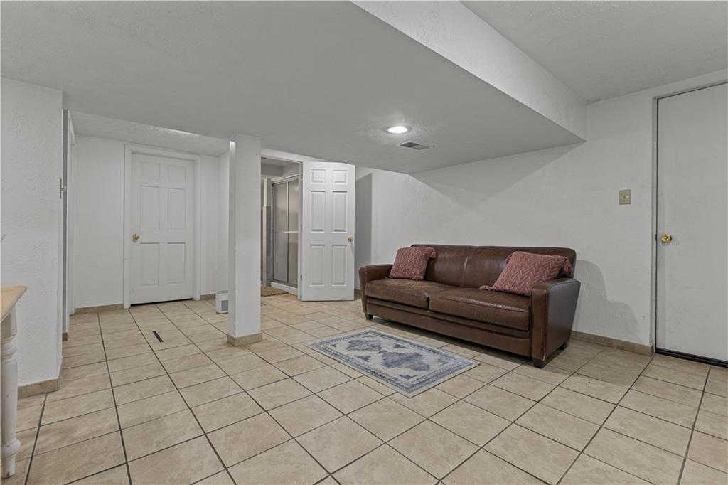 886 McNeilly Road Pittsburgh, PA 15226 - Photo 20 of 34 Gallery Image 20