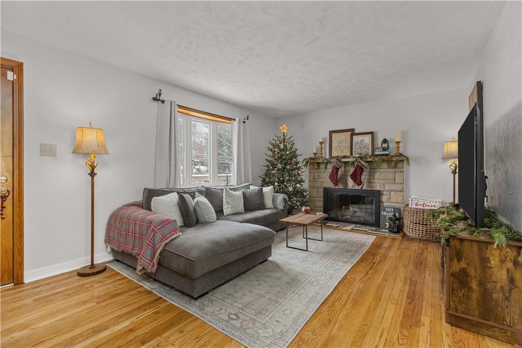 886 McNeilly Road Pittsburgh, PA 15226 - Photo 3 of 34 Gallery Image 3