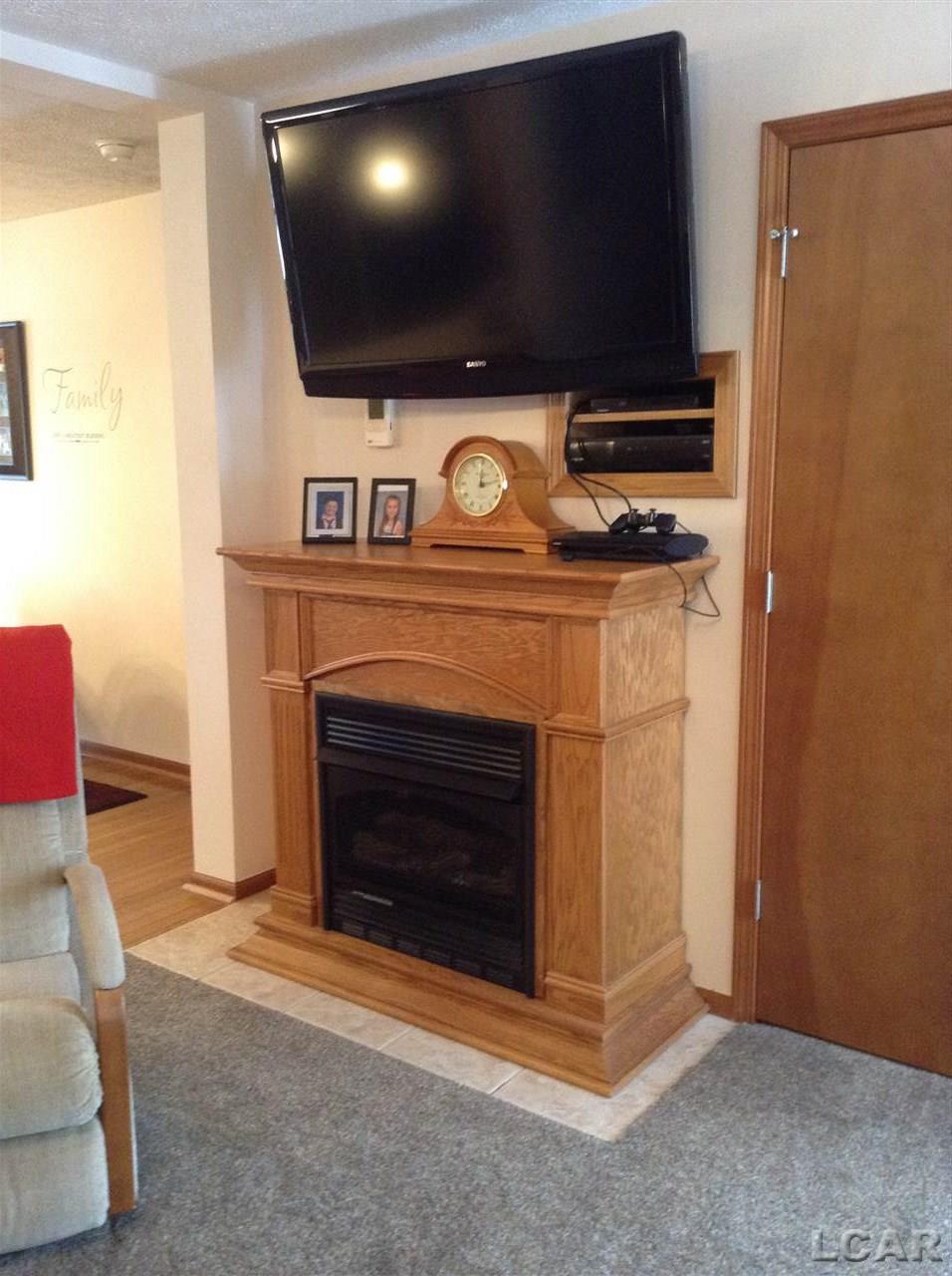 2175 Oakwood Road Adrian, MI 49221 - Photo 23 of 45 31280025-22.JPG