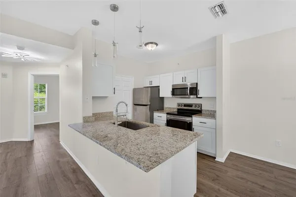 $275,000 | 5467 Vineland Road, Unit 6308, Orlando, FL 32811