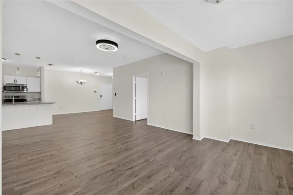 $275,000 | 5467 Vineland Road, Unit 6308, Orlando, FL 32811