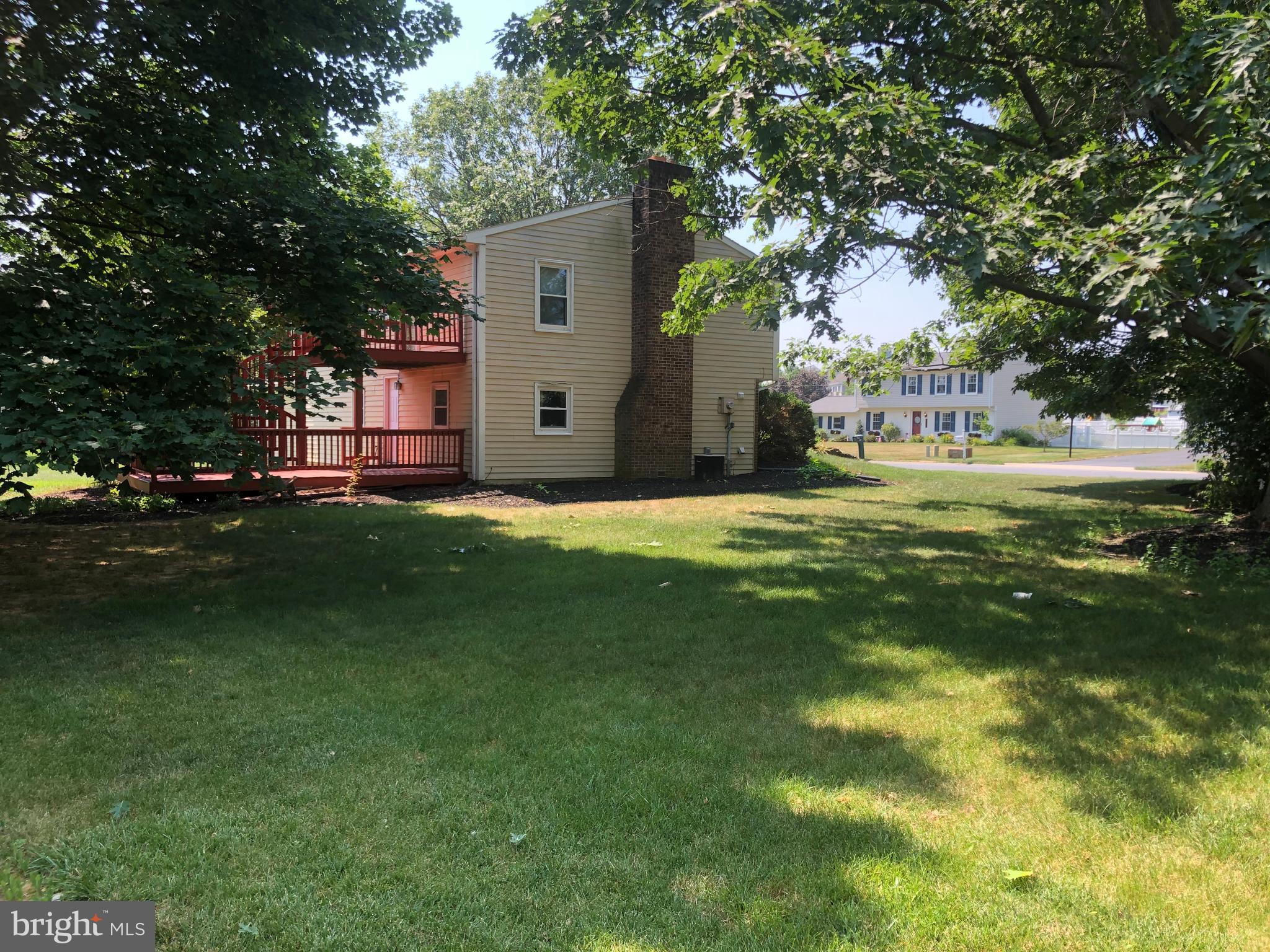 520 Devon Drive Lititz, PA 17543 - Photo 4 of 37 Exterior Side