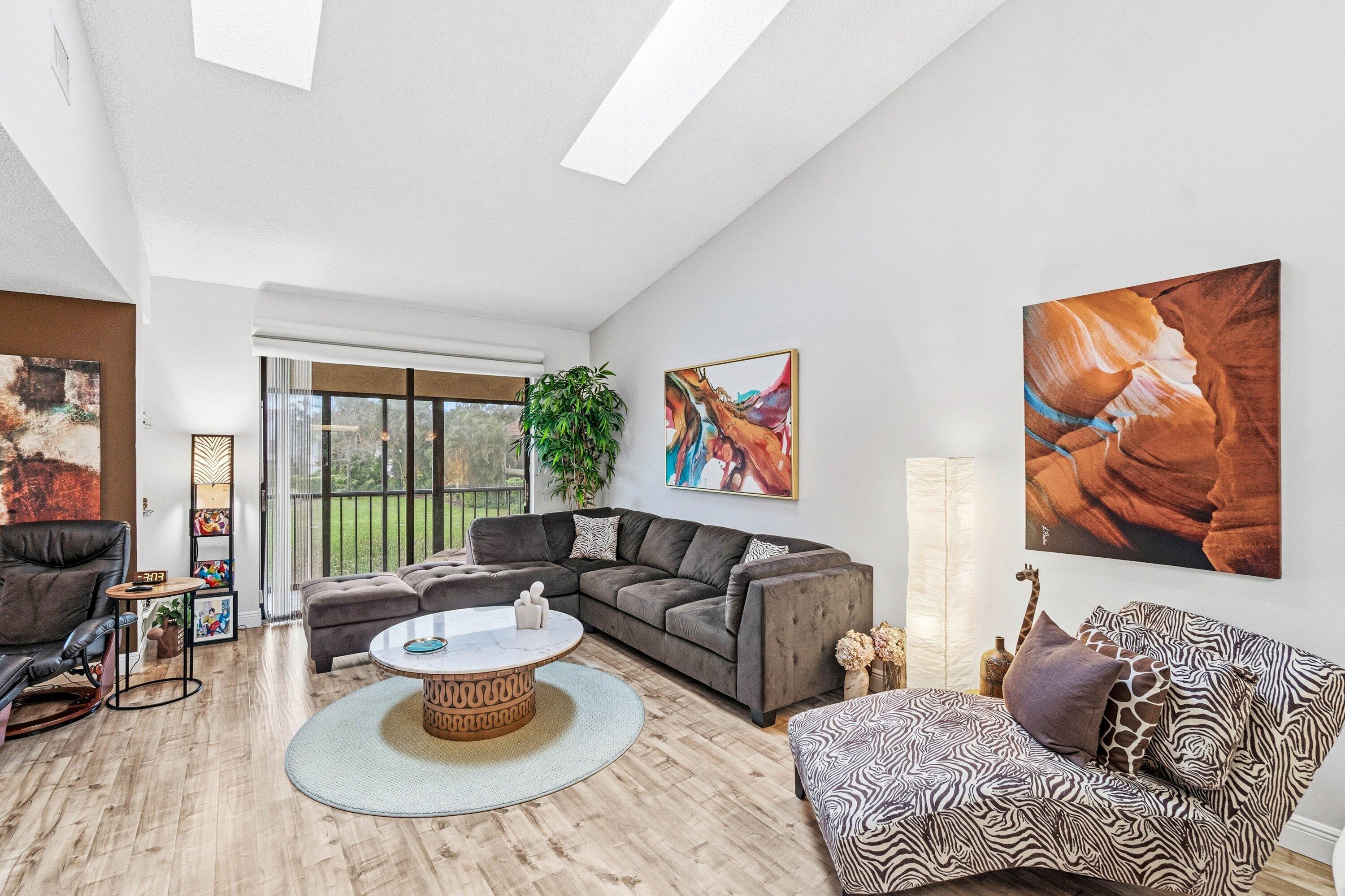 7759 La Mirada Drive Boca Raton, FL 33433 - Photo 14 of 37 LIVINGROOM