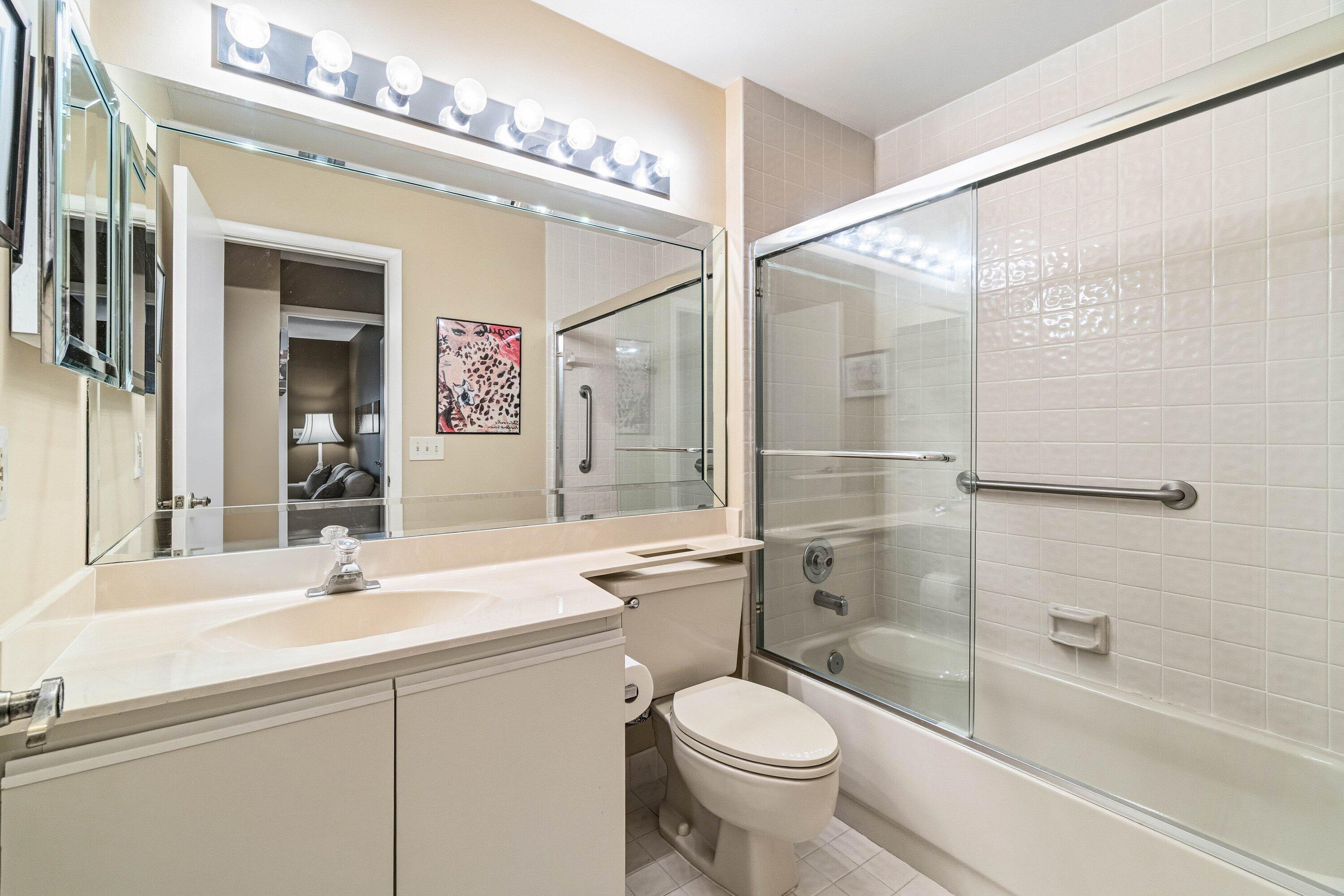 7759 La Mirada Drive Boca Raton, FL 33433 - Photo 10 of 37 GUEST BATH