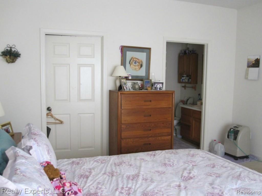 528 Olde English Circle Howell, MI 48855 - Photo 11 of 22 MASTER BEDROOM
