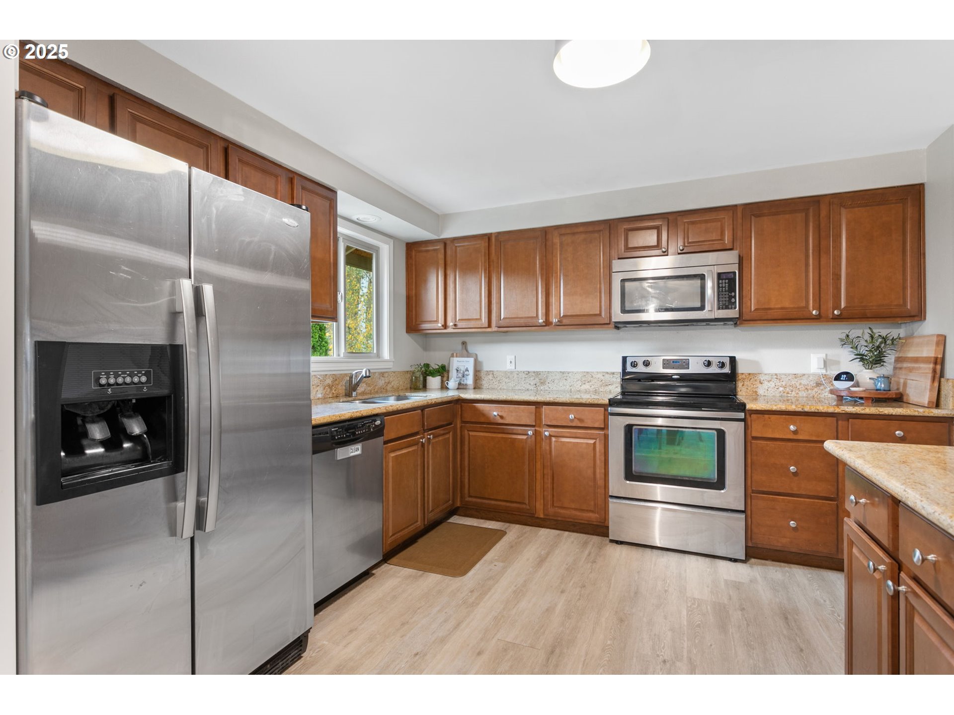 2125 Southwest Leewood Drive Beaverton, OR 97003 - Photo 14 of 25