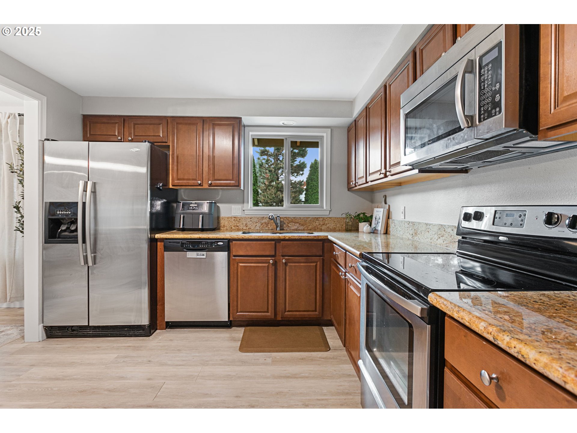 2125 Southwest Leewood Drive Beaverton, OR 97003 - Photo 17 of 25