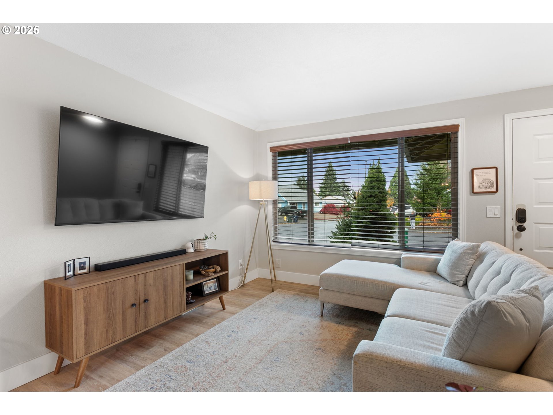 2125 Southwest Leewood Drive Beaverton, OR 97003 - Photo 4 of 25 Living Room