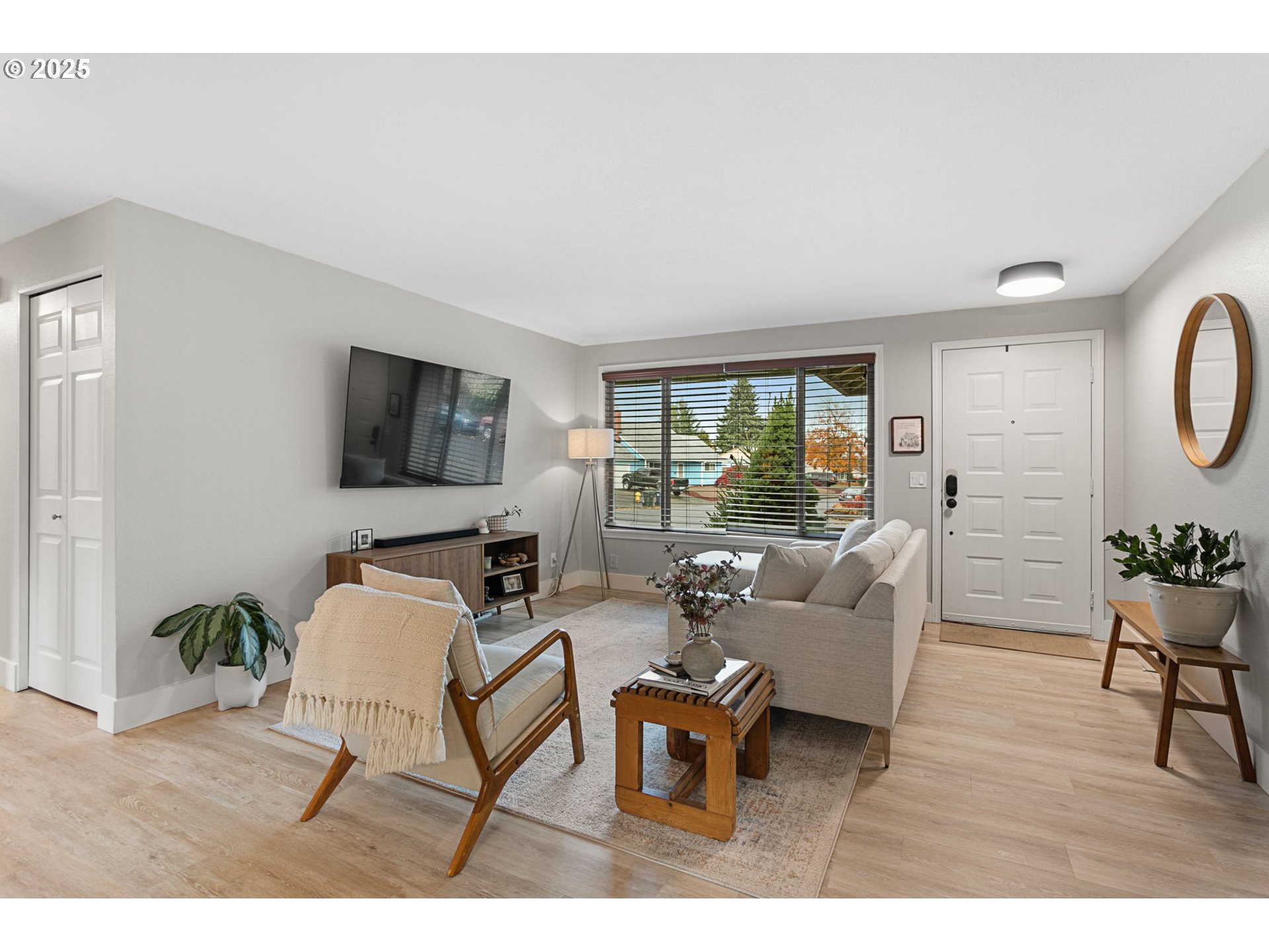2125 Southwest Leewood Drive Beaverton, OR 97003 - Photo 5 of 25 Living Room