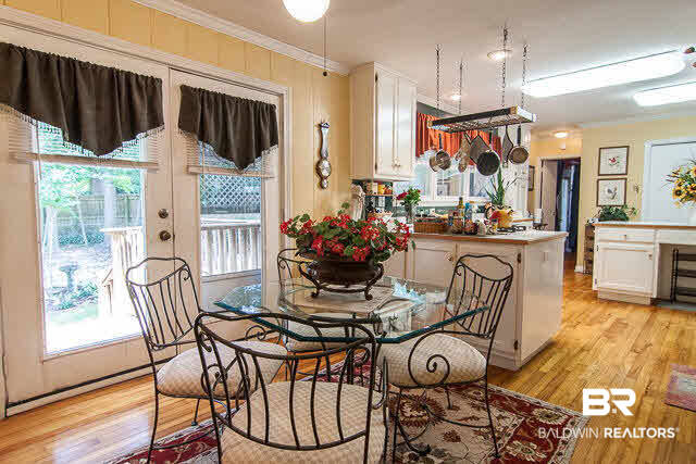 351 Thornton Place Mobile, AL 36609 - Photo 13 of 22 Dining room