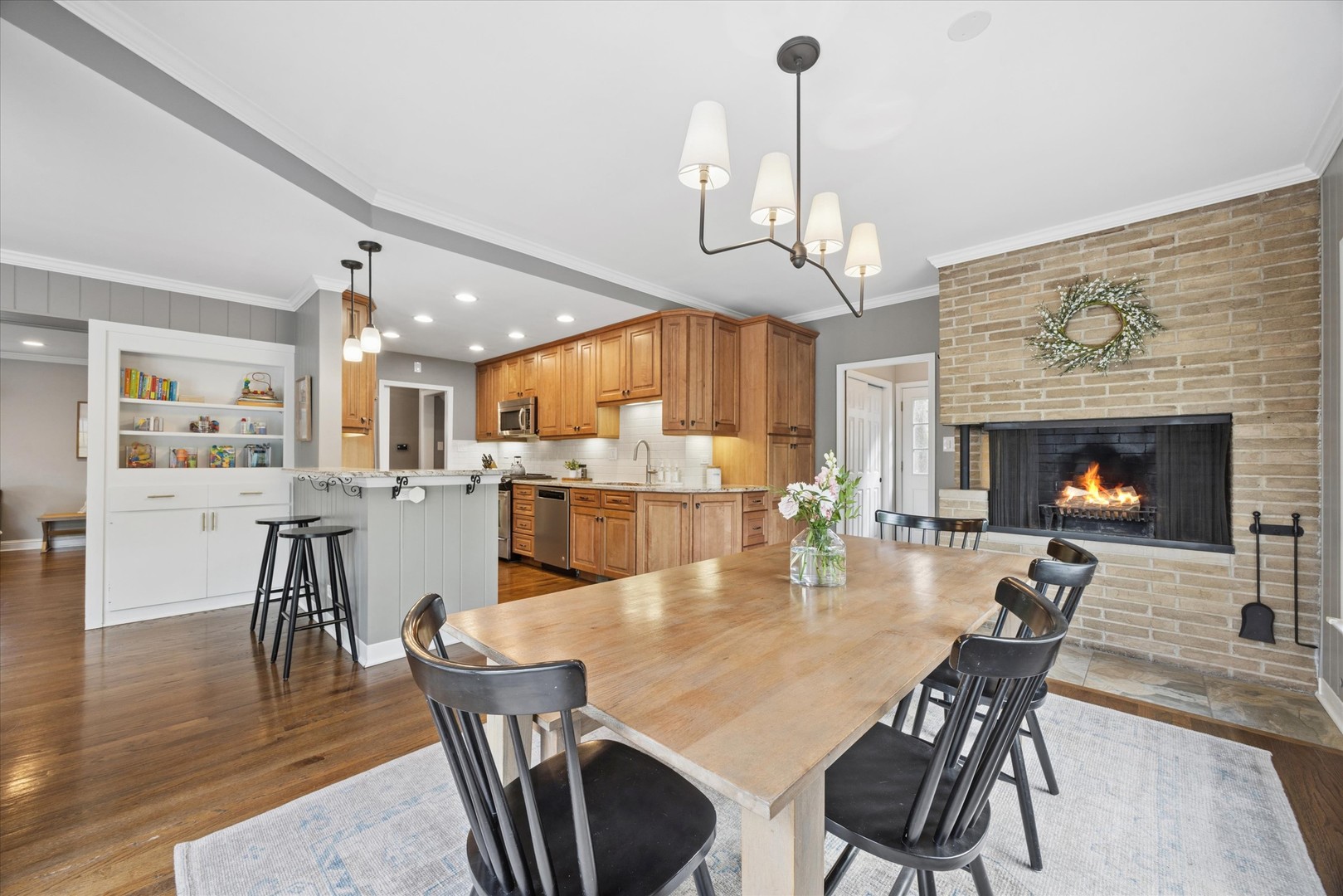 258 Crest Road Glen Ellyn, IL 60137 - Photo 13 of 40 Gallery Image 13