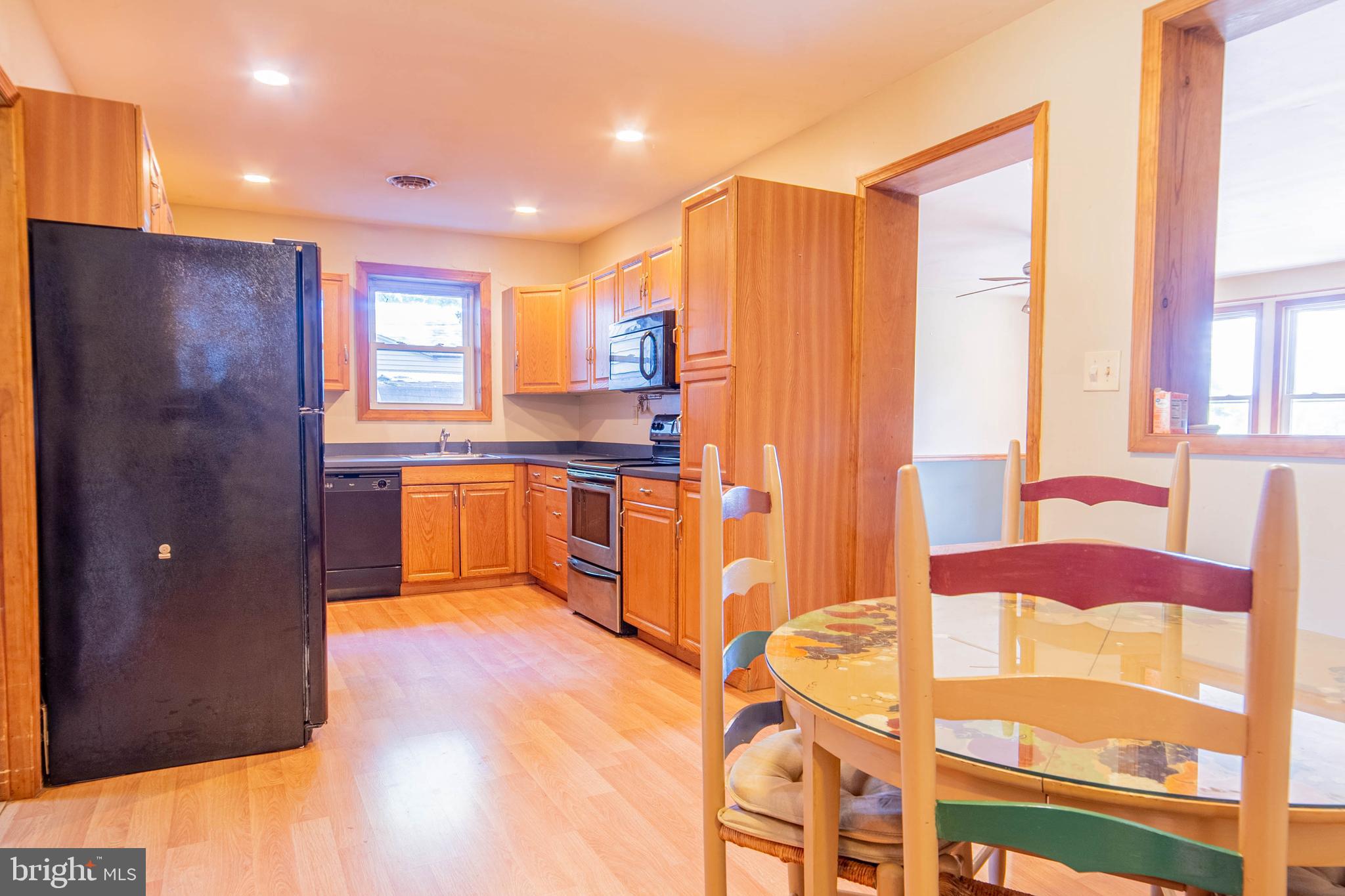 45 Paradise Road Alloway, NJ 08302 - Photo 9 of 32 Dining Area into Kitchen