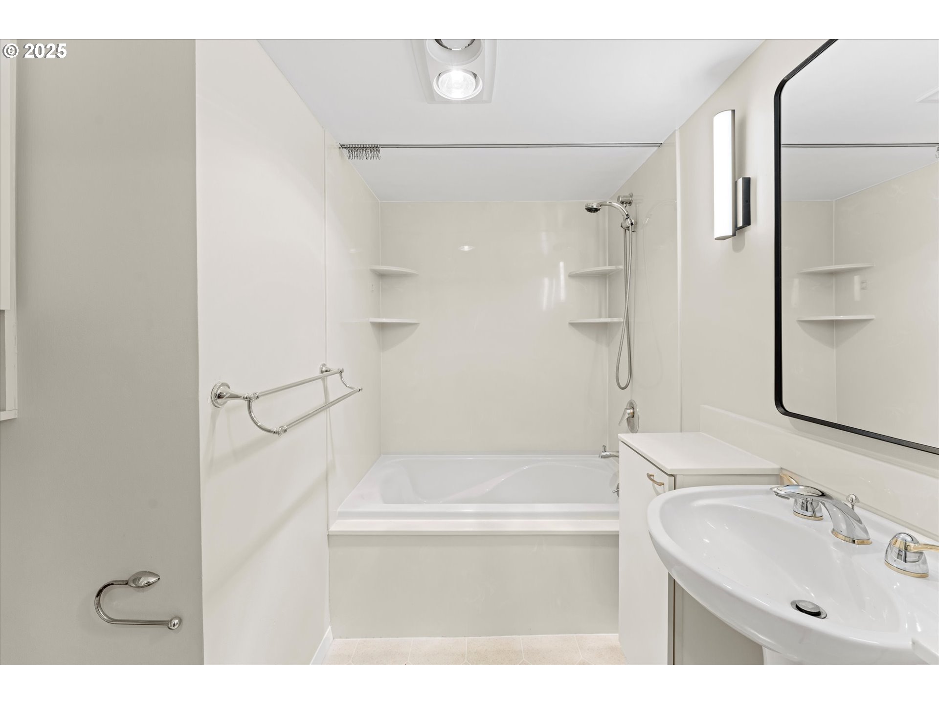 6665 West Burnside Road, Unit 438 Portland, OR 97225 - Photo 15 of 29 Gallery Image 15