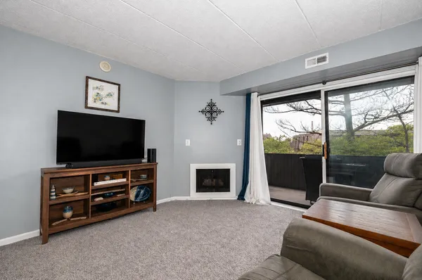 $199,900 | 500 Timber Ridge Drive, Unit 202A, Carol Stream, IL 60188