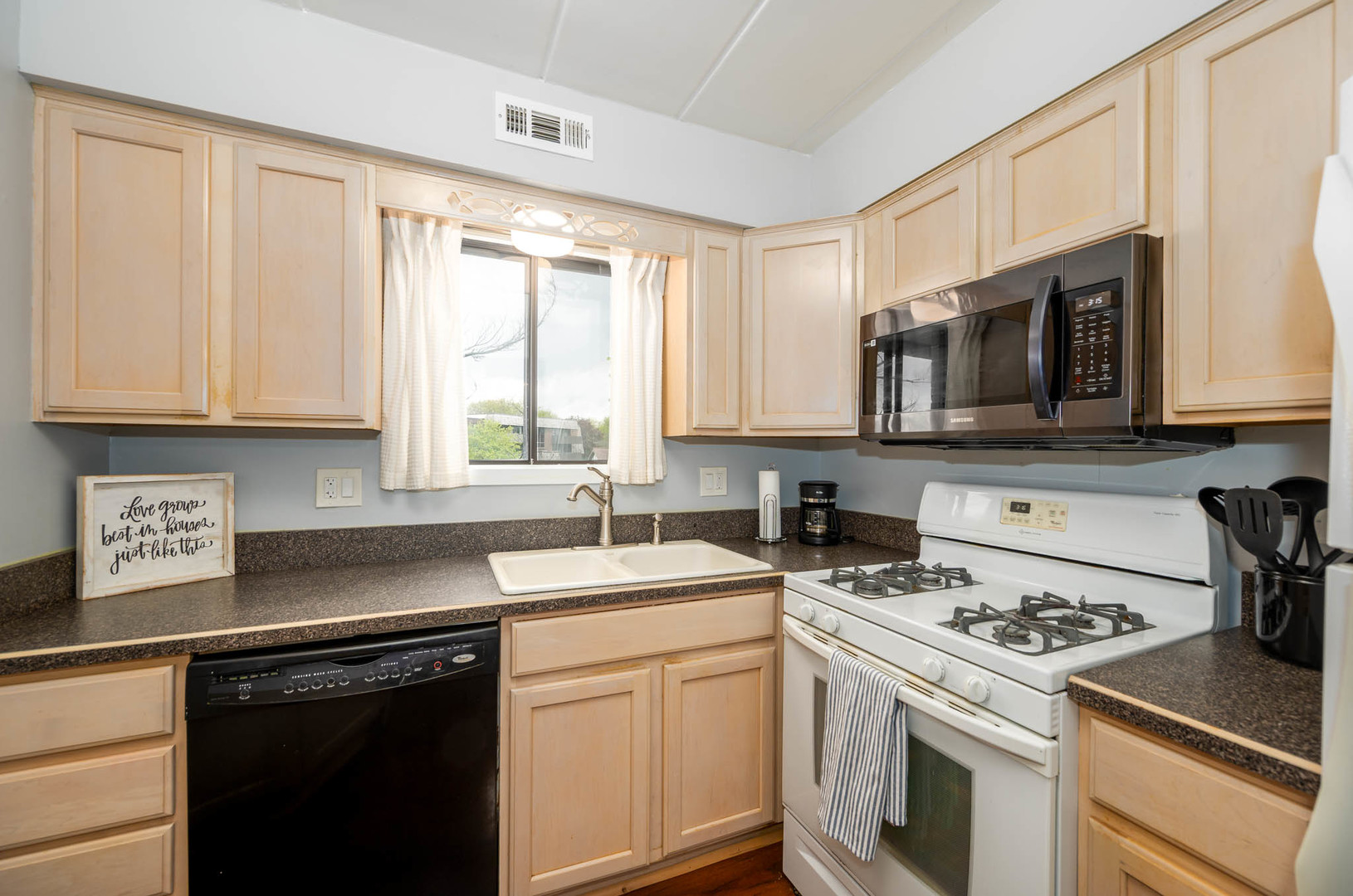 500 Timber Ridge Drive, Unit 202A Carol Stream, IL 60188 - Photo 8 of 16