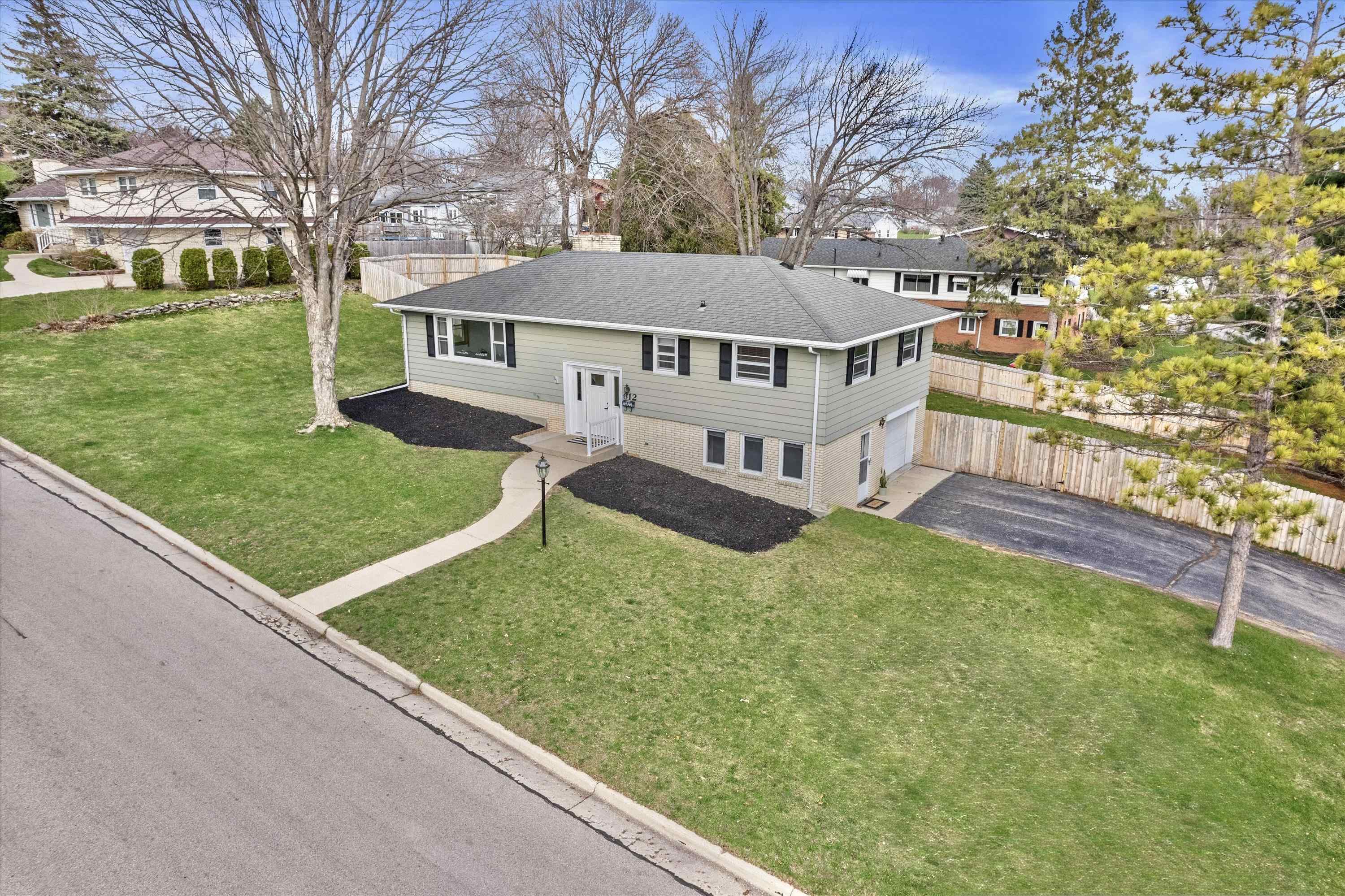 612 Roosevelt Street Fort Atkinson, WI 53538 - Photo 3 of 37