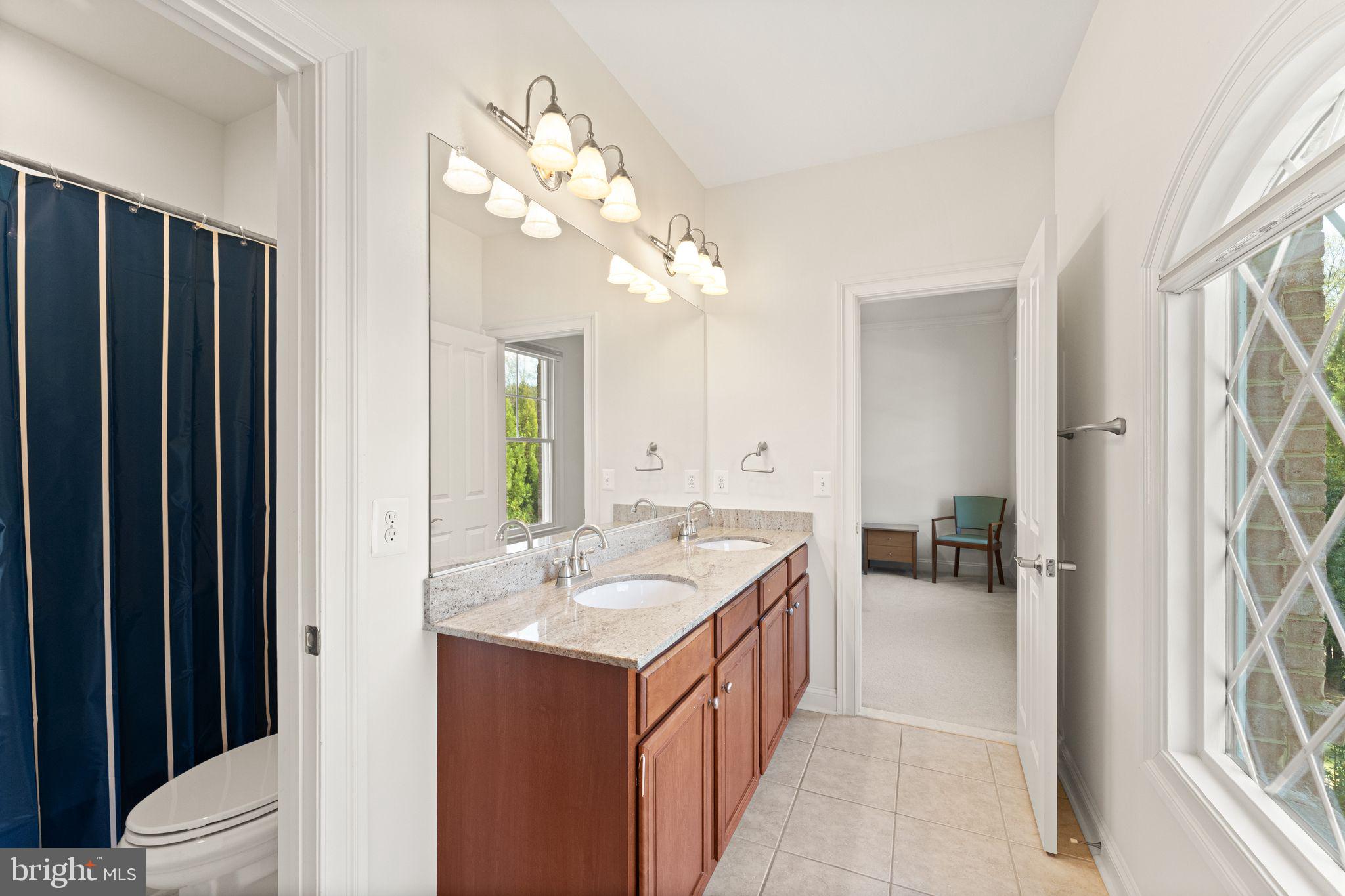 9603 Thistle Ridge Lane Vienna, VA 22182 - Photo 48 of 73 Jack-and-Jill Bath