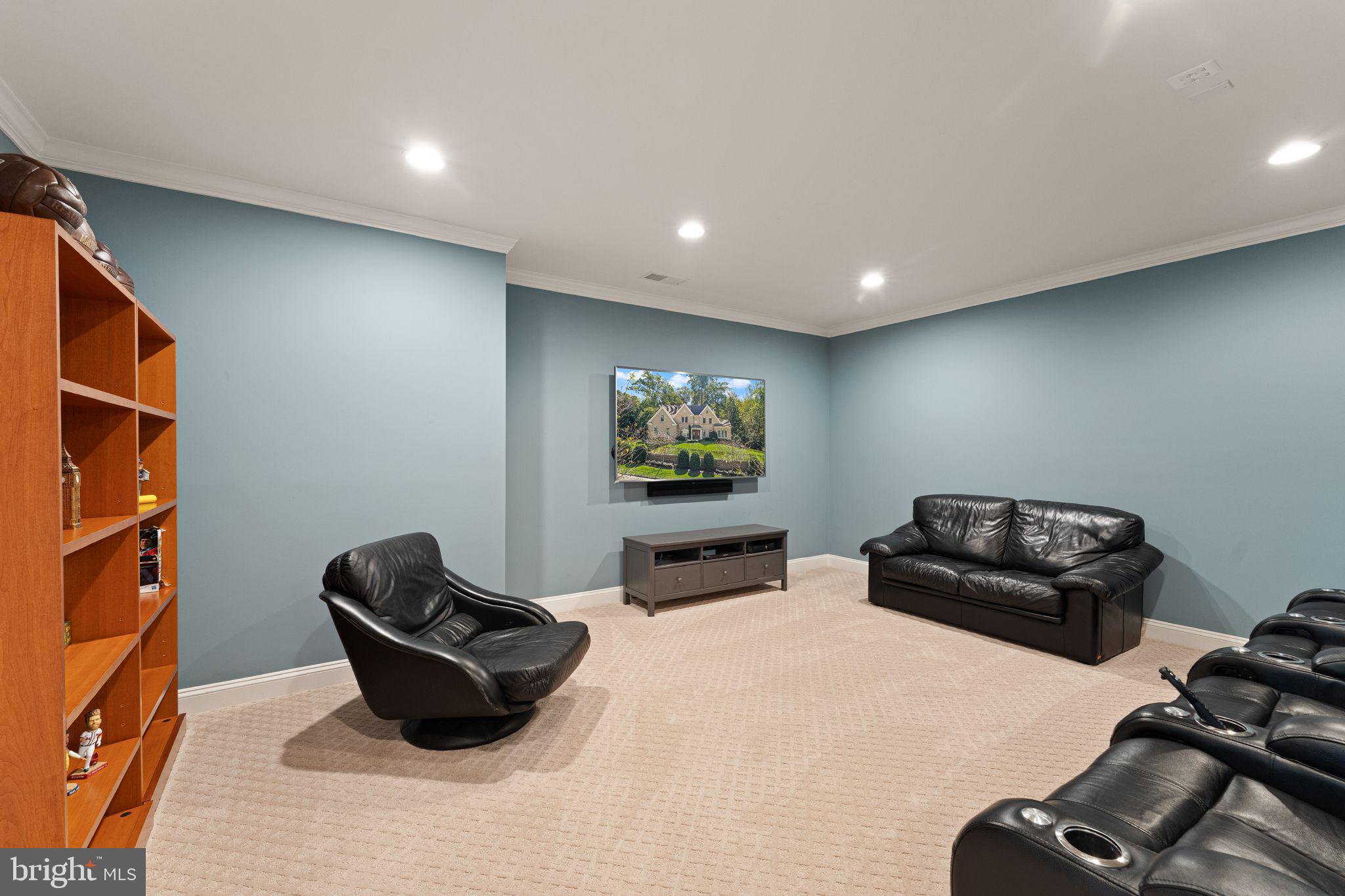 9603 Thistle Ridge Lane Vienna, VA 22182 - Photo 55 of 73 a living room with furniture and a flat screen tv